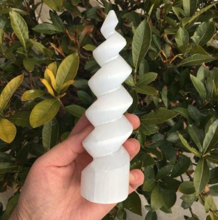Natural Selenite Lamp Carved Pyramid Tower Healing Crystal Wand Heart Palm Stone Wicca Decor Point White Plate 15cm