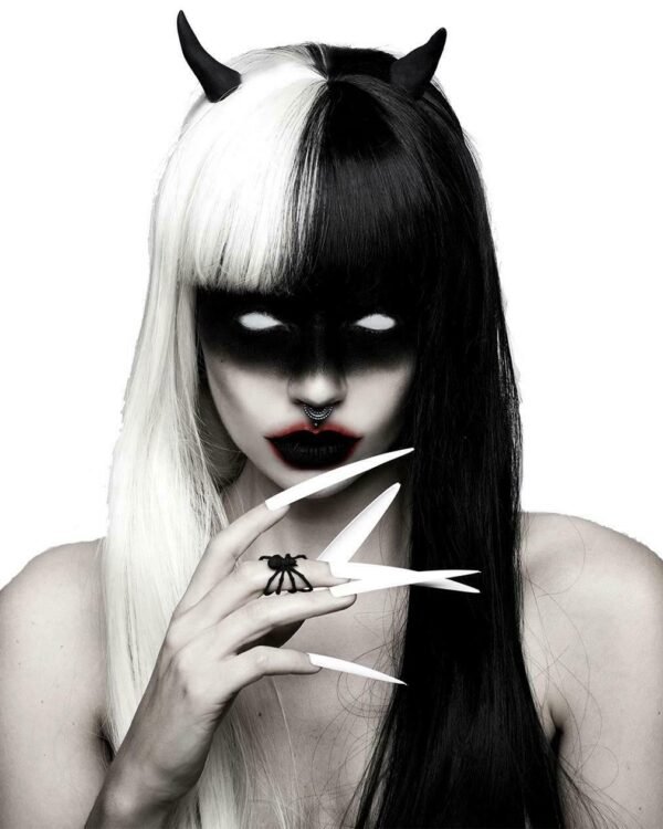 Rogue Wolf - Spiderhug Midi Ring in Black