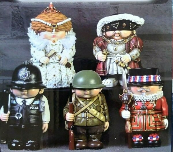 Magicun Giftware~Mini Me Royal Figurine Queenie Henry Beefy History Collectables Gift Ornament