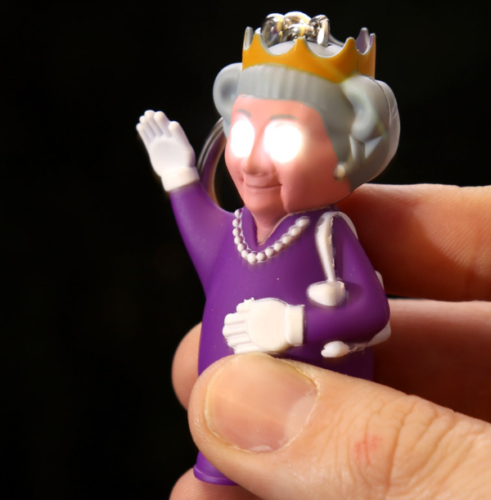 Collectable design~NOVELTY LIGHT AND SOUND QUEEN KEYRING, BRITISH SOUVENIR, ROYAL FAMILY Britain UK
