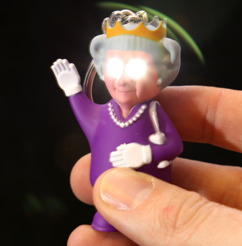 Collectable design~NOVELTY LIGHT AND SOUND QUEEN KEYRING, BRITISH SOUVENIR, ROYAL FAMILY Britain UK