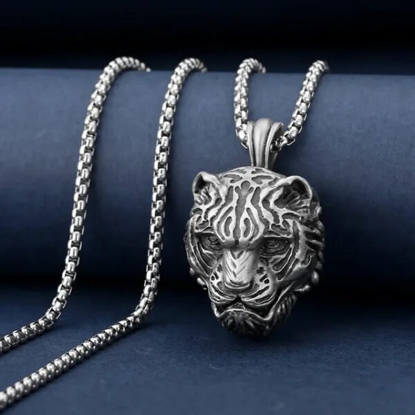 Vintage Metal Tin Lion Head Pendant Necklaces Men's Hip Hop Punk Animal Tiger Bear Wolf High End Couple Sweater Chain Jewelry